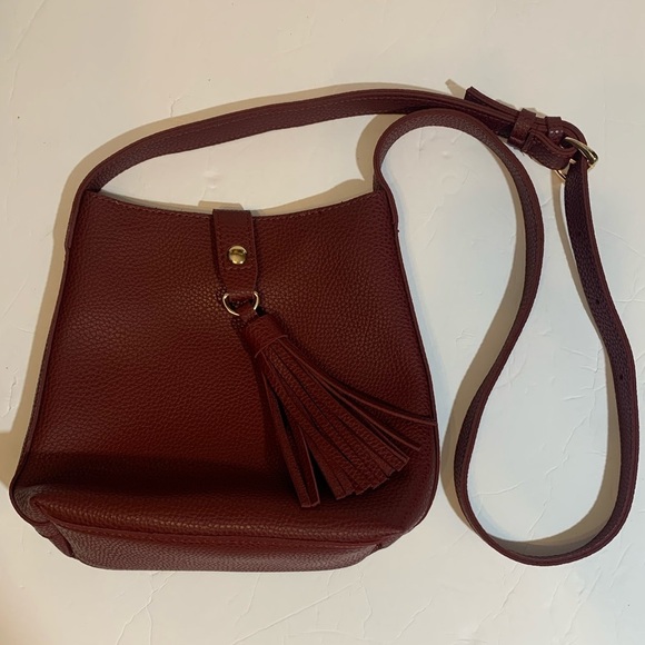 Paige Danielle Handbags - Faux Leather Burgundy  crossbody purse, gold hardware & tassel snap closure